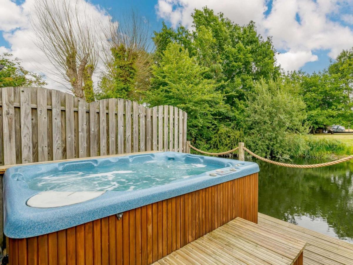 16Th Century Cartlodge With Private Hot Tub Дисс Экстерьер фото